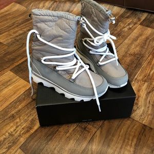 Sorel Kinetic Boot Sz 8.5 Waterproof Insulated